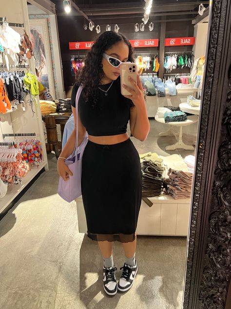 Dunks With Skirt Outfit, Long Skirt Outfits With Dunks, Cargo Skirt With Dunks, High Top Black And White Dunks Outfits, Skirt With Panda Dunks, How To Style Black And White Dunks, Skirt With Dunks Outfit, Black And White High Top Dunks Outfit, Lavender Telfar Bag Outfit