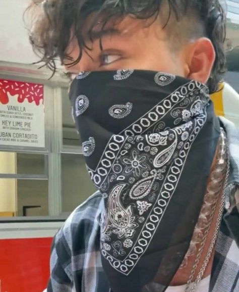 Punk Mens Hair, Bandana On Head Men, Bandana Male Outfit, Hair With Bandana, Bandana Mask Aesthetic, Guys Wearing Bandanas, Goth Guy Outfits, Men’s Head Bandana Style, Gangster Boy