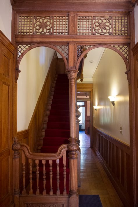 British Victorian Interior, Victorian Archway, Rivendell Decor, Victorian Homes Interior, Victorian Entrance, Board Architecture, Victorian Staircase, Craftsman Interior Design, Interior Entrance