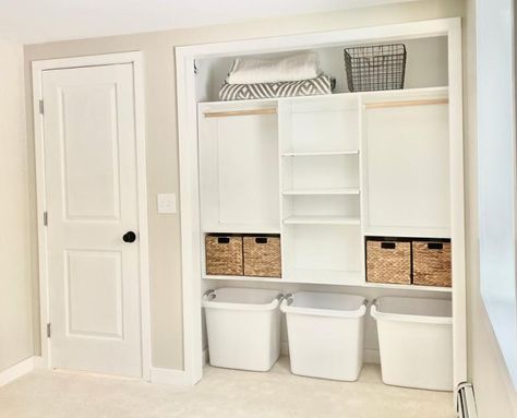 Closet Wall Organizer, Closet Organizer Plans, Free Standing Closet, Diy Toy Storage, Modern Outdoor Chairs, Toy Storage Solutions, Closet Rods, Big Closets, Organizer Shelf