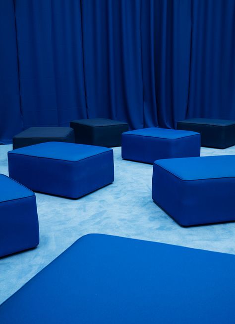 Univers bleu Copenhagen Furniture, Library Inspiration, Blue Lounge, Copenhagen Design, Blue Furniture, Square Pouf, Turning Point, Normann Copenhagen, Blue Rooms