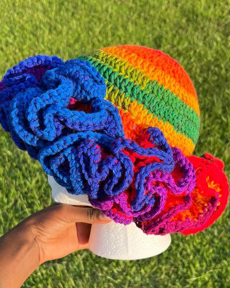 🌈🌈🌈🤗 #crochet #pride #hat #rainbow Crochet Fits, Ruffle Hat, Rainbow Hat, Hat Inspiration, Rainbow Hats, Fashion School, Business Idea, School Fashion, Crochet Ideas