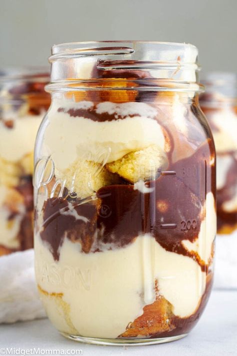 Vegan Photography, Cake Parfait, Mason Jar Desserts Recipes, Mason Jar Pies, Jar Magic, Mason Jar Cakes, Jar Photography, Jar Desserts, Dessert Pies