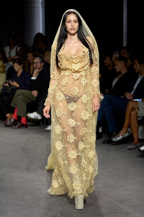 Andreas Kronthaler, Puff Dress, Fashion Runway, Spring Summer 2024, Spring 2024, Amelie, Vivienne Westwood, London Fashion Week, Summer 2024