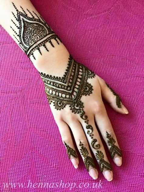 simple 'boho chic' design 2 Mendhi Tattoo, Wedding Henna Designs, Henna Hand, Henna Art Designs, Henna Body Art, White Henna, Wedding Henna, Beautiful Henna Designs, Mehndi Patterns