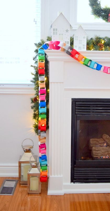 Christmas Garland Decorating Ideas, Colorful Christmas Decor, Colorful Christmas Decorations, Diy Christmas Decorations For Home, Retro Christmas Decorations, Diy Christmas Garland, Rainbows Christmas, Diy Bricolage, Colorful Christmas