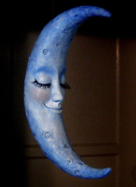 Moon Sculpture, Moon Faces, Crescent Moon Art, Paper Clay Art, Moon Hanging, Hanging Sculpture, Paper Mache Art, Paper Mache Crafts, Paper Moon