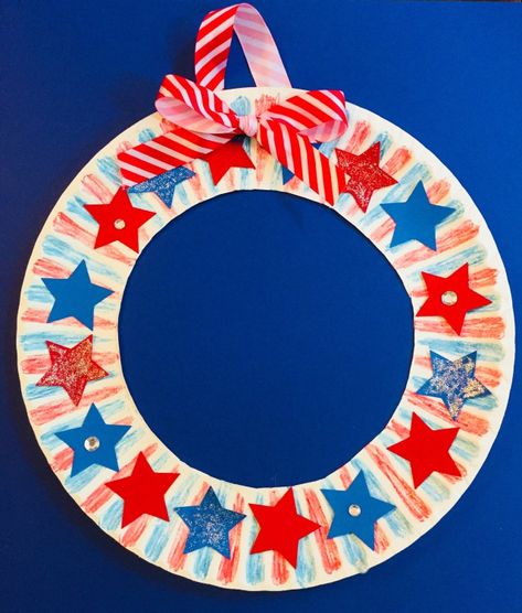 Patriotic Star Wreath Craft for Kids - Easy activity for 4th of July #kidscraft #easycraft #artsandcrafts Flag Day Crafts For Seniors, Easy Fourth Of July Crafts For Kids, Forth Of July Crafts Diy, Usa Crafts, Fourth Of July Crafts For Kids, July Activities, Patriotic Kids, Star Wreath, Patriotic Diy