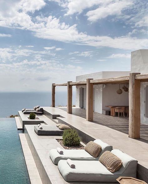 𝐕𝐎𝐆𝐔𝐄 𝐀𝐑𝐂𝐇𝐈𝐓𝐄𝐂𝐓 on Instagram: “Would you stay here? 💙 The Residence in Syros designed by block722 architects. located in #Syros #Greece . Photos by @ioanna_rouf and…” Outdoor Roof, Greece Design, Punta Mita, Cool Swimming Pools, Haus Am See, Hus Inspiration, Lounge Area, Stone House, Best Interior Design