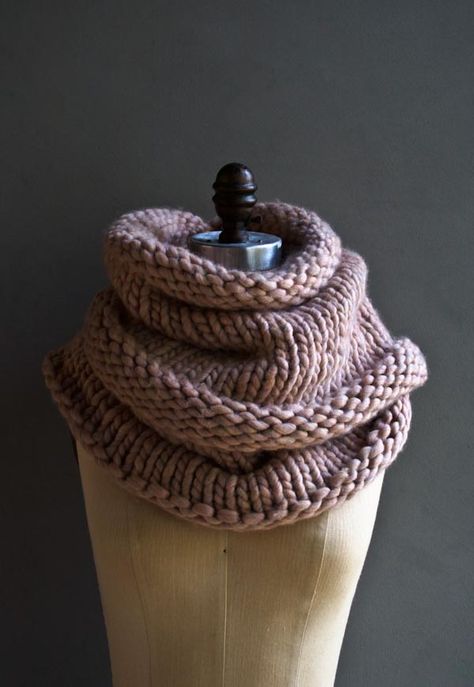 Knitted Cowl, Scarf Chunky, Knitting Patterns Free Scarf, Beginner Knitting Patterns, Cowl Knitting Pattern, Free Scarf, Purl Soho, Cowl Pattern, How To Purl Knit