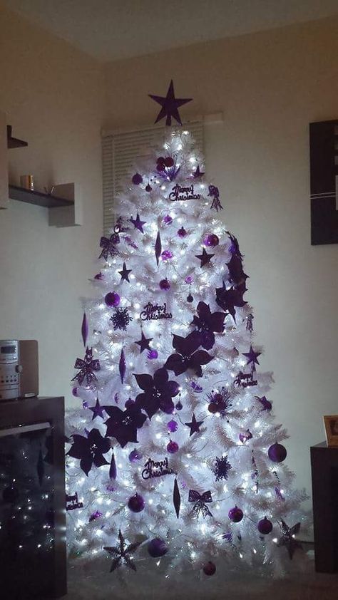 Christmas Decor Ideas Purple And Silver, Christmas Tree Ideas Purple Silver, White Christmas Tree Purple Decorations, White Christmas Tree With Purple Decor, Butterfly Themed Christmas Tree, White Purple Christmas Tree, Purple Tree Christmas, Purple Themed Christmas Tree, Purple And Silver Christmas Tree Ideas