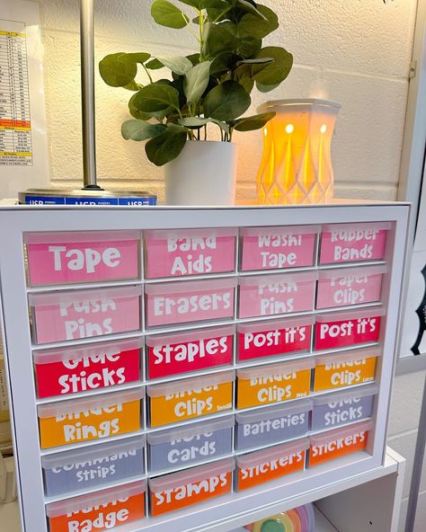 Colorful organization is my teacher love language 💕🤩🌈 #classroomideas #classroomsetup #teacherlife #classroomorganization #classroomdecor #organization #colorfulclassroom #teachergram #teacher #teachersofinstagram #education #school #teachersfollowteachers #teachers #teaching #learning #highschoolteacher #teachersofig #iteach #teach #classroom #iteachtoo #learn #study #motivation Desk Organization For Teachers, Elementary Teacher Organization, Teacher Desk Area Classroom Setup High School, Teacher Room Ideas High School, Teachers Desk Ideas, Teacher Desk Area Classroom Setup, Colorful Organization, Teacher Organization Ideas, Teacher Barbie