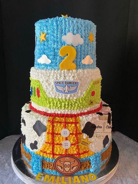 Dulce rous Toy Story Cake First Birthday, Toy Story Cake 2 Tier, Buzz And Woody Birthday Cake, Buzz And Woody Cake, Toy Story Themed Cake, Toy Story Birthday Cake Ideas, Woody Birthday Cake, Toy Story Cake Ideas, Woody Party