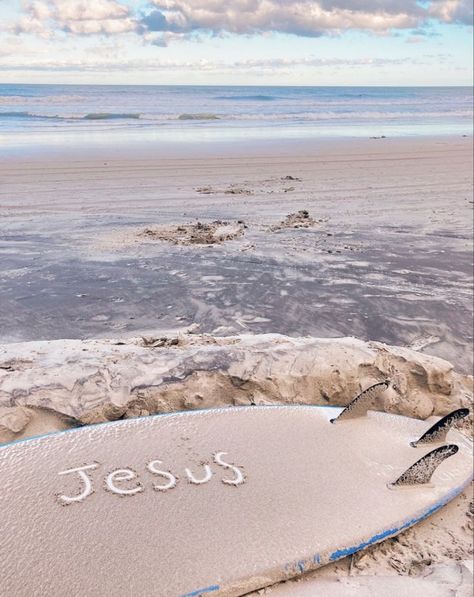 Aesthetic Coastal Pictures, Beachy Widget Pictures, Faith Aesthetic Photography, Aesthetic Bible Pictures, Beachy Backgrounds, Coastal Girl, Christian Photography, Beachy Aesthetic, God Artwork