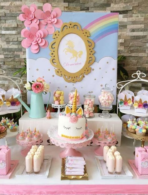 Unicorns Birthday Party, Decoration Buffet, Unicorn Birthday Party Decorations, Unicorn Themed Birthday Party, Unicorn Birthday Cake, Unicorn Party Decorations, Unicorn Baby Shower, Unicorn Theme, Unicorn Cake