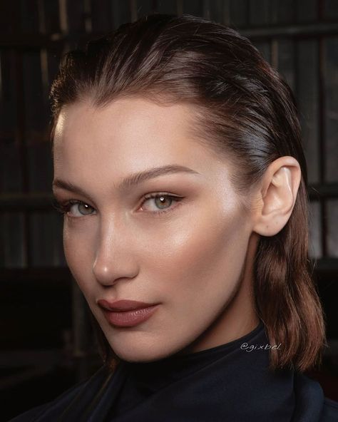 Bella Hadid Pictures, Bella And Gigi Hadid, Kendall Bella, Gigi Hadid Looks, Portraits Female, Vintage Photography Women, Bella Gigi Hadid, Fresh Makeup, Baby Bells