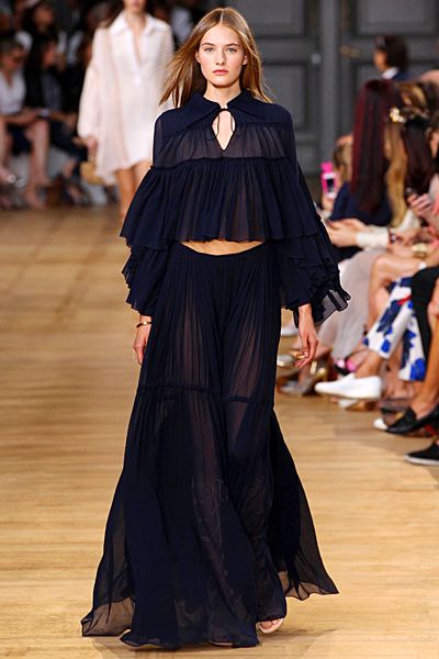 Chloe - Ready-to-Wear - 2015 Spring-Summer Chiffon Fashion, Haifa, Illustration Fashion Design, Keyhole Neckline, Fashionista Clothes, Fashion Runway, Runway Collection, Hippie Chic, Fantasy Fashion