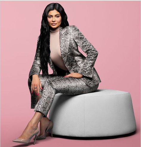 Business Portraits Woman, Professional Headshots Women, Looks Kylie Jenner, Trajes Kylie Jenner, Headshots Women, Business Photoshoot, Branding Photoshoot Inspiration, Black Friday Specials, Professional Headshots