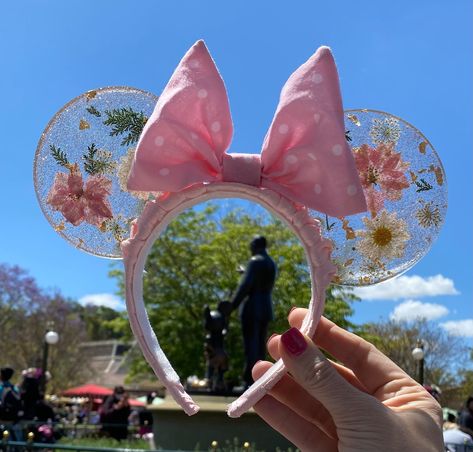 Resin Minnie Ears Pink Polka Dot With Real Flowers. Sparkles - Etsy Pressed Flowers Resin, Diy Disney Ears, Disney Ears Headband, Disney Mouse Ears, Disney Minnie Mouse Ears, Disney Headbands, Flowers Resin, Disney Mickey Ears, Mickey Balloons