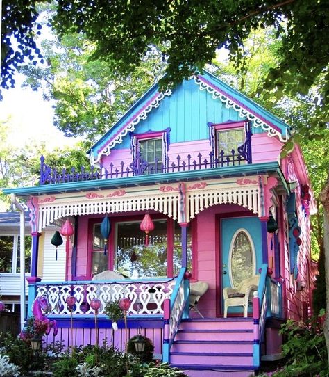 Pixielocks House, Rainbow House Exterior, Colorful House Exterior, Painted Lady House, Painted House, Rainbow House, Colorful Houses, Hippie Homes, Candy House