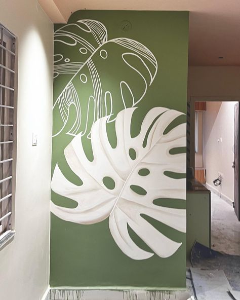 A minimal mural featuring monsteras in blended beiges and whites. 🍃 #monstera #monsteradeliciosa #wallmural #wallpainting #greens Monstera Wall Mural, Minimal Mural, Monstera Mural, Green Wall Painting, Green Mural, Painted Feature Wall, Wall Painting Ideas Creative, Green Wall Design, Bathroom Mural