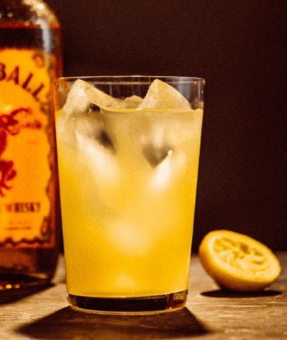 Fireball & Lemonade Fireball Lemonade Recipe, Hot Mixed Drinks, Fireball And Cream Soda, Fireball Mixed Drinks, Whisky Recipes, Fireball Recipes, Drinks To Make At Home, Fireball Drinks, Mixed Drink Recipes