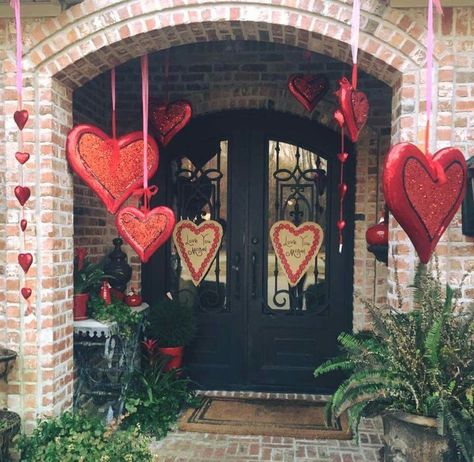 Love's Abode: Valentine's Day Home Decor Delights" Valentines Porch Decor, Tv Unit Decor Ideas, Unit Decor Ideas, Vday Crafts, Valentine 2023, Feb 14th, Valentine Stuff, Vintage Valentines Decorations, Valentine Wreaths