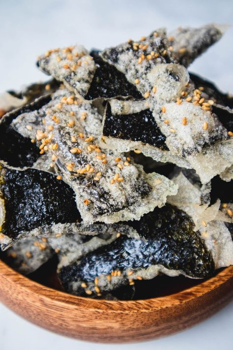 Fried Seaweed Chips, Rice Paper Nori Chips, Nori Chips Recipes, Seaweed Chips Recipe, Seaweed Appetizers, Nori Seaweed Recipes, Seaweed Ideas, Kirara Hazama, Seaweed Snacks Recipes