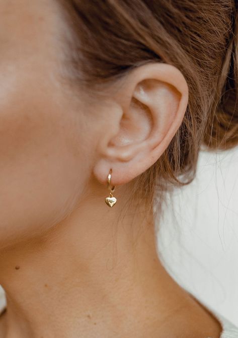 @girlswithnojob - Stackable & Stylish: Your Guide to Minimalist Jewelry - Benable Heart Huggies, خواتم خطوبة, Gold Earrings Designs, Jewelry Lookbook, Huggie Earrings, Small Earrings, Hoop Earrings Small, Simple Earrings, Earrings Sterling Silver