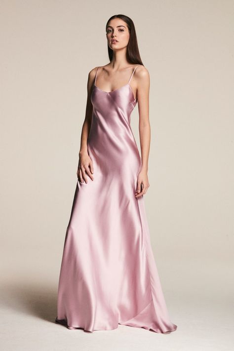 Camille Hurel, Long Maxi Gowns, Satin Gowns, Satin Fashion, Silk Satin Dress, Satin Gown, Mein Style, Maxi Gowns, Fashion Show Collection