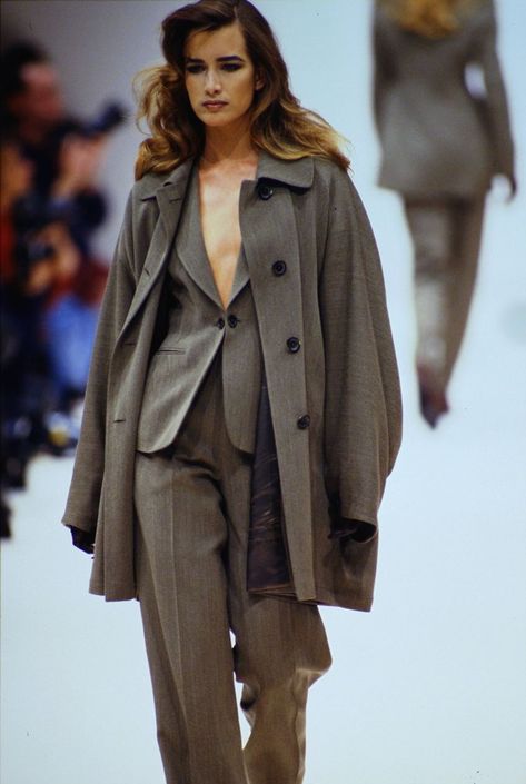 Jil Sander Runway, 90s Runway Fashion, Runway Fashion Couture, Corporate Fashion, Beauty And Fashion, Look Vintage, Runway Show, Fashion History, Jil Sander