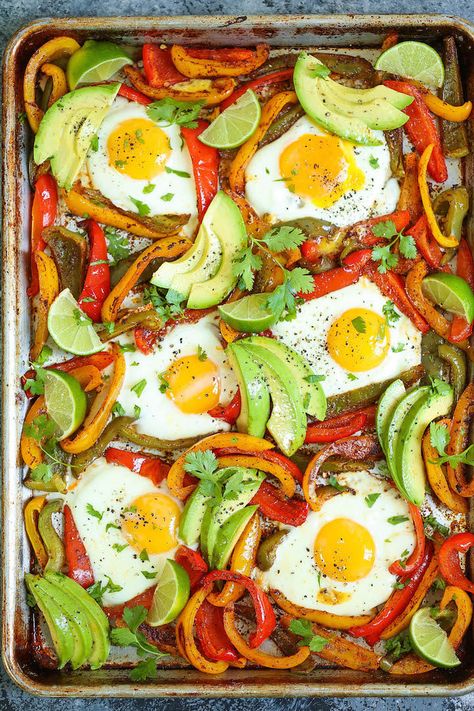 Sheet Pan Breakfast Fajitas - Damn Delicious Breakfast Fajitas, Veggie Egg Bake, Sheet Pan Breakfast, Pegan Diet, Toast Recipe Breakfast, Breakfast Low Carb, Healthy Recipes Clean, Diet Breakfast, Clean Food Crush