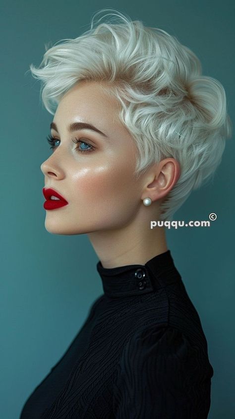 Platinum Blonde Hair At Home, Honeycomb Blonde, Blonde Hair At Home, Platinum Hair Color, Hair Styles Ideas, Κούρεμα Bob, Trendy Hair Styles, Platinum Blonde Hair Color, Silver Blonde