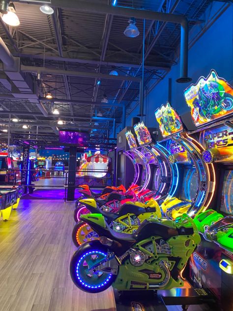 Arcade aesthetic leds colourful Arcade Room In House, Arcadecore Aesthetic, Makerspace Design, Arcade Aesthetic, Home Arcade, Indoor Playground Design, Magic Santa, Arcade Room, Game Zone