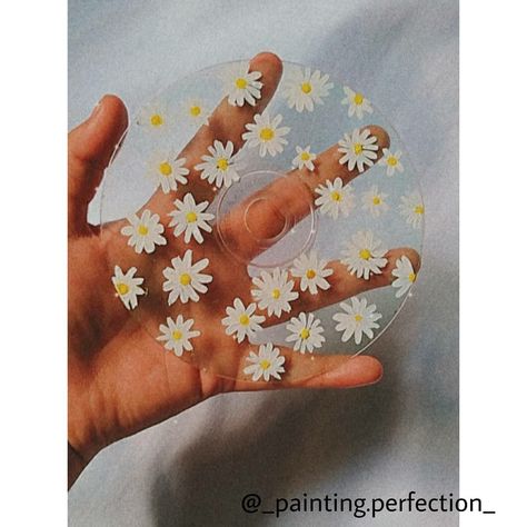 Daisy Paintings Daisy Paintings, Cd Painting, Record Painting, Daisy Painting, Diy Stuff, Diy Art, Diy Home Decor, Home Diy, Projects To Try