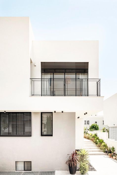 A White Interior With Matte Black Accents Matches This Home's Exterior Matte Black House Exterior, Black House Exterior Modern, White And Black House Exterior, Small Sitting Rooms, White Hexagon Tiles, Malibu House, Black Window Frames, White Exterior Houses, Black House Exterior