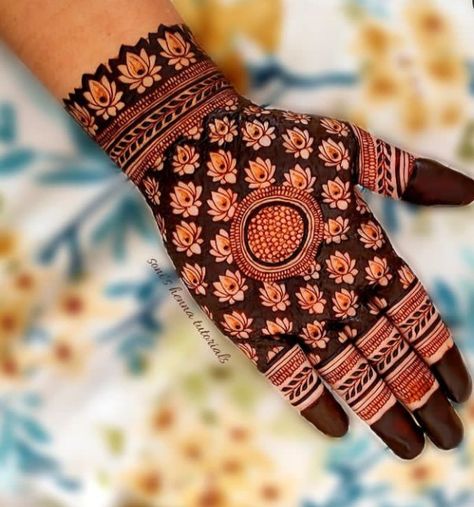 Lotus Mahendi Designs Latest, Teej Mehendi, Lotus Mehndi Design, Front Hand Mehndi Designs, Rajasthani Mehndi Designs, Front Hand Mehndi, Hand Mehndi Designs, Front Mehndi Design, Palm Mehndi Design