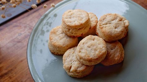 Plain scones Paul Hollywood Scones, Making Scones, Clotted Cream Recipes, Paul Hollywood Recipes, Plain Scones, Mini Lemon Tarts, How To Make Scones, Pie And Mash, Small Cupcakes