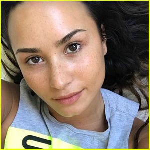 This is How Demi Lovato Stays Motivated During Her Work-Outs Demi Lovato Makeup, Morning Snap, Celebs Without Makeup, Skin Images, Christina Milian, Skin Secrets, Nicole Scherzinger, No Makeup, Future Wife