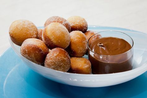 Vanilla Doughnut Holes with Cinnamon Caramel Dipping Sauce are the perfect Chanukah dessert as they are small and light and the sauce divine Donut Hole Dipping Sauce, Beignet Dipping Sauce Recipe, Salted Caramel Doughnut, Doughnut Custard Filling, Caramel Filled Donut, Caramel Dipping Sauce, Hanukkah Desserts, Rosh Hashanah Recipes, Cinnamon Caramel