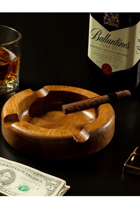 Woodworking Gadgets, Wood Ashtray, Outdoor Ashtray, Bizarre Foods, American Gifts, Wooden Kitchen Utensils, Air Dry Clay Projects, Home Office Decoration, Cigars And Whiskey