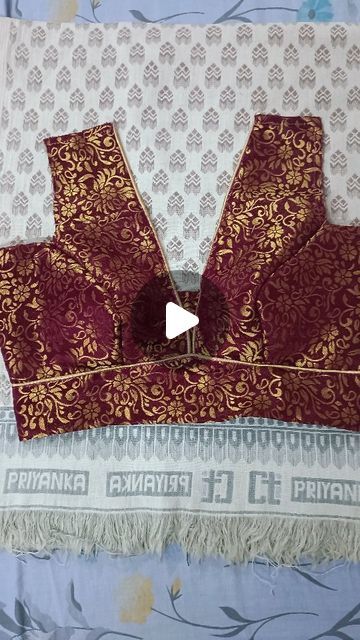 V Cut Blouse Design, V Neck Blouse Designs, Blouse Tutorial, V Neck Design, Exam Motivation, Instagram V, Saree Blouse Patterns, Sewing Tutorials Clothes, Blouse Neck