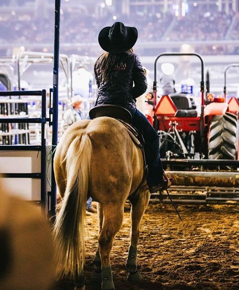 Hailey Kinsel, Barrel Racing, Social Distancing, Rodeo, Other People, Barrel