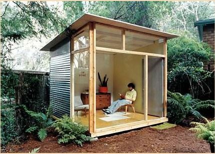 One of the first to recognize a niche for small, modern garden prefabs was California designer Edgar Blazona, who started selling the MD100 in 2004. Casa In Pallet, Cool Sheds, Pallet Shed, Modern Shed, Pallet House, Arsitektur Masjid, Backyard Studio, Desain Lanskap, Modern Bungalow