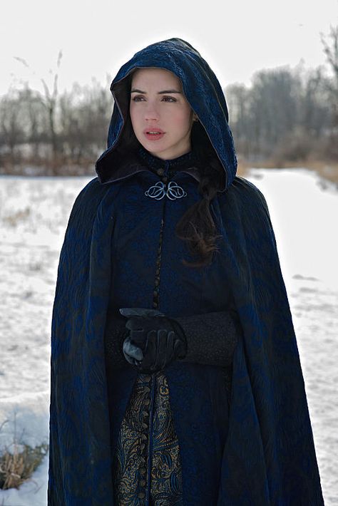 Reign -- : Anna Popplewell as Lola -- Photo: Mathieu Young/The CW -- © 2013 The CW Network, LLC. Description from pinterest.com. I searched for this on bing.com/images Reign Season 2, Gaun Abad Pertengahan, Marie Stuart, Reign Mary, Reign Fashion, Reign Dresses, Mary Stuart, Adelaide Kane, Mary Queen Of Scots