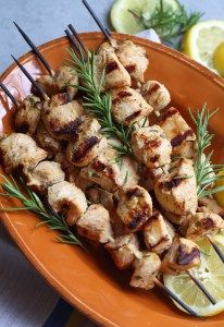 Easy Rosemary Chicken Skewers - Cookies and Cups Easy Grilled Chicken Breast Recipes, Grilled Dinner Recipes, Grilled Chicken Breast Recipes, Best Easy Dinner Recipes, Cookies And Cups, Chicken Skewer Recipe, Easy Grilled Chicken, Grilled Dinner, Chicken Entrees