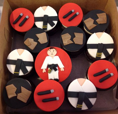 Taekwondo Cupcakes, Karate Cupcakes, Karate Cake, Boys Hair, 9th Birthday, Birthday Cupcakes, Boy Hairstyles, Judo, Taekwondo