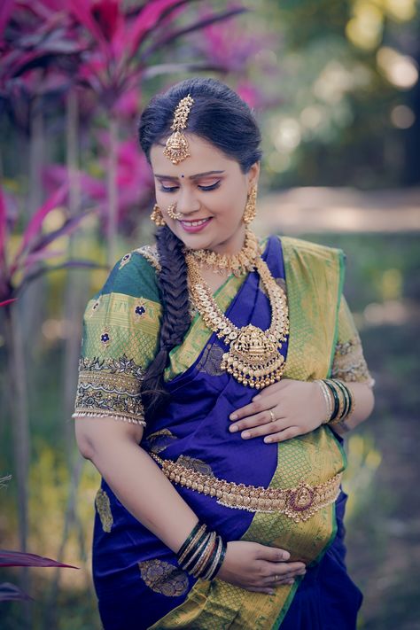 #maternity #maternityphotography #maternityshoot #maternityphotographer #maternityphotoshoot #traditionalmaternityshoot Maternity Suit Photoshoot, Maternity Photography Traditional, Traditional Maternity Photoshoot, Seemantham Photos, Traditional Maternity Shoot, Indian Maternity Photos, Shower Poses, Traditional Shoot, Shower Couple