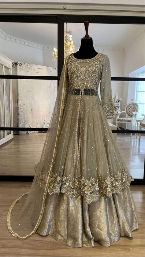 Wedding Dresses Ideas Indian, Walima Outfits For Bride, Shadi Dresses Pakistani, Desi Wedding Clothes, Bridal Garara Design, Pakistani Shadi Dresses, Pakistani Lehengas, Pakistani Lehenga Wedding, Anarkali With Lehenga