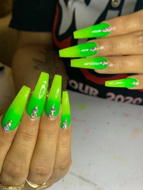 Lime Green And Yellow Nails, Lime Green Aesthetic Outfit, Neon Ombre Acrylic Nails, Green And Yellow Nails Design, Lime Green Nails Design, Neon Lime Nails, Green And Yellow Nails, Lime Nails, Lime Green Nails